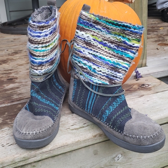 Toms boots - Picture 1 of 4